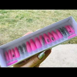 Press on nails